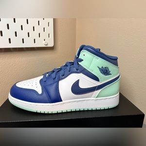 Nike Air Jordan Mid GS Women’s Size 8.5